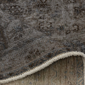 Vintage Orientmattor handknuten oriental rug, 383 x 293 cm, with intricate patterns and rich colors, showcasing craftsmanship.