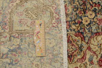 Vintage Oriental handknuten rug by Orientmattor, 390 x 262 cm with intricate patterns and rich colors.