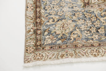 Vintage Oriental handwoven rug by Orientmattor, 423 x 277 cm, detailed patterns and rich colors.