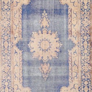 Vintage Persian handwoven rug by Orientmattor, 270x173 cm, detailed patterns and rich colors in a classic design.