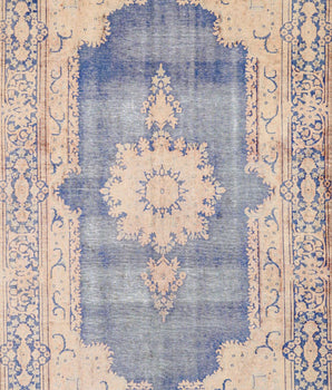Vintage Persian handwoven rug by Orientmattor, 270x173 cm, detailed patterns and rich colors in a classic design.