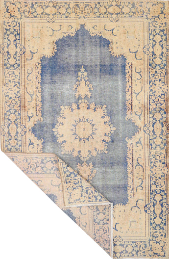 Vintage Persian handwoven rug by Orientmattor, 270x173 cm, featuring intricate traditional patterns and rich colors.