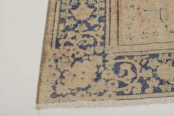 Vintage Persian handknuten matta from Orientmattor, 270x173 cm with intricate traditional patterns.
