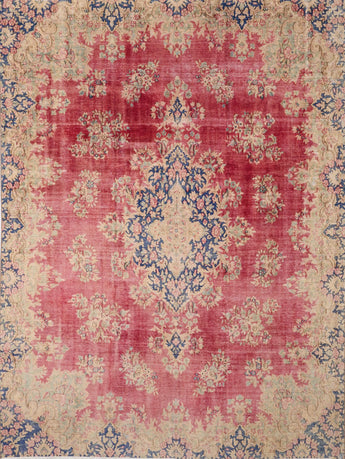 Vintage Persian handwoven rug from Orientmattor, 326 x 246 cm with intricate traditional patterns.