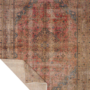 Vintage Persian handwoven rug from Orientmattor, 380x276 cm, with intricate patterns and rich colors.
