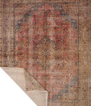 Vintage Persian handwoven rug from Orientmattor, 380x276 cm, with intricate patterns and rich colors.