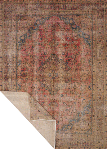 Vintage Persian handwoven rug from Orientmattor, 380x276 cm, with intricate patterns and rich colors.