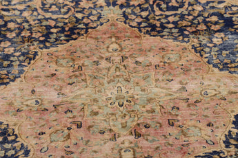 Vintage Persian handknuten matta from Orientmattor, 393 x 295 cm with intricate traditional patterns and rich colors.