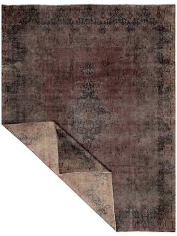 Orientmattor Vintage 61003 rug featuring intricate patterns and warm colors, displayed on a wooden floor.