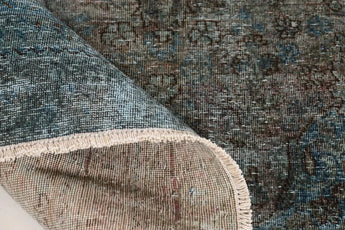 Orientmattor Vintage 64286 rug featuring intricate patterns and rich colors, displayed on a wooden floor.