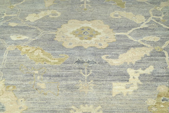 Handknuten Ushak Oriental rug in Ziegler/Kazak style, 299x251 cm, with intricate patterns and rich colors from Orientmattor.