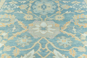 Handwoven Ushak Oriental rug in Ziegler/Kazak style, 374x274 cm, featuring intricate patterns and rich colors.